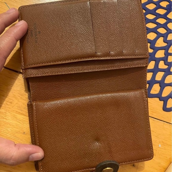 Authetic LV Frenchkiss lock wallet - Picture 4 of 9